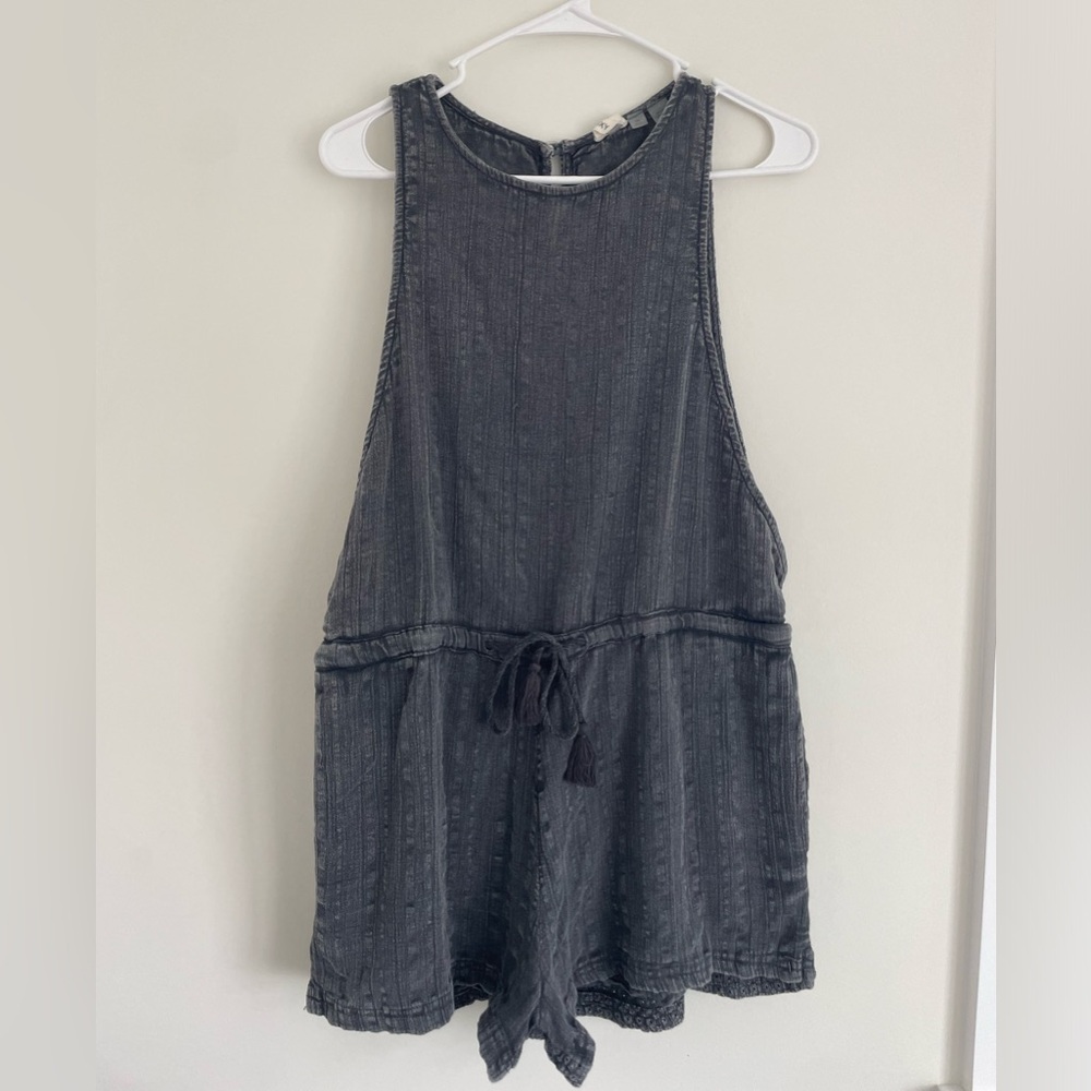 Roxy jumper. Dark gray. Size Large.